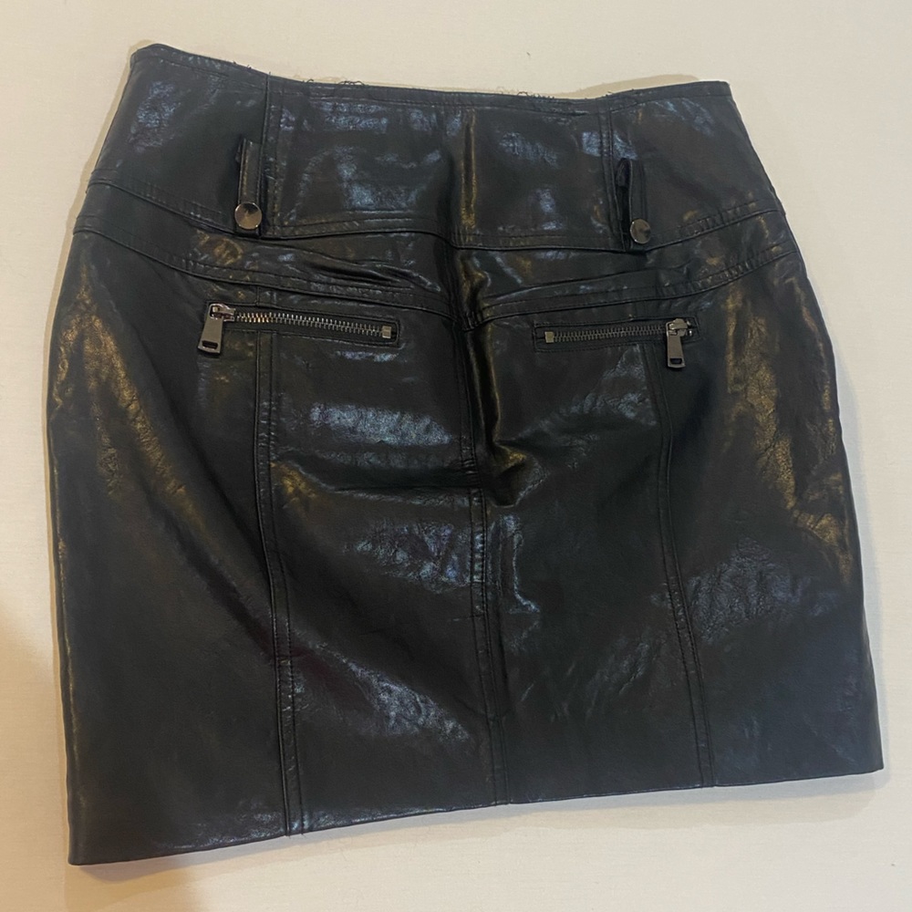 Free generation skirt with zipper details